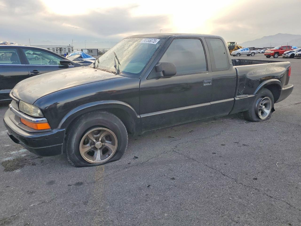 1998 Chevrolet S-10 LS, VIN 1GCCS1945W8194862 — Minor dents and scratches