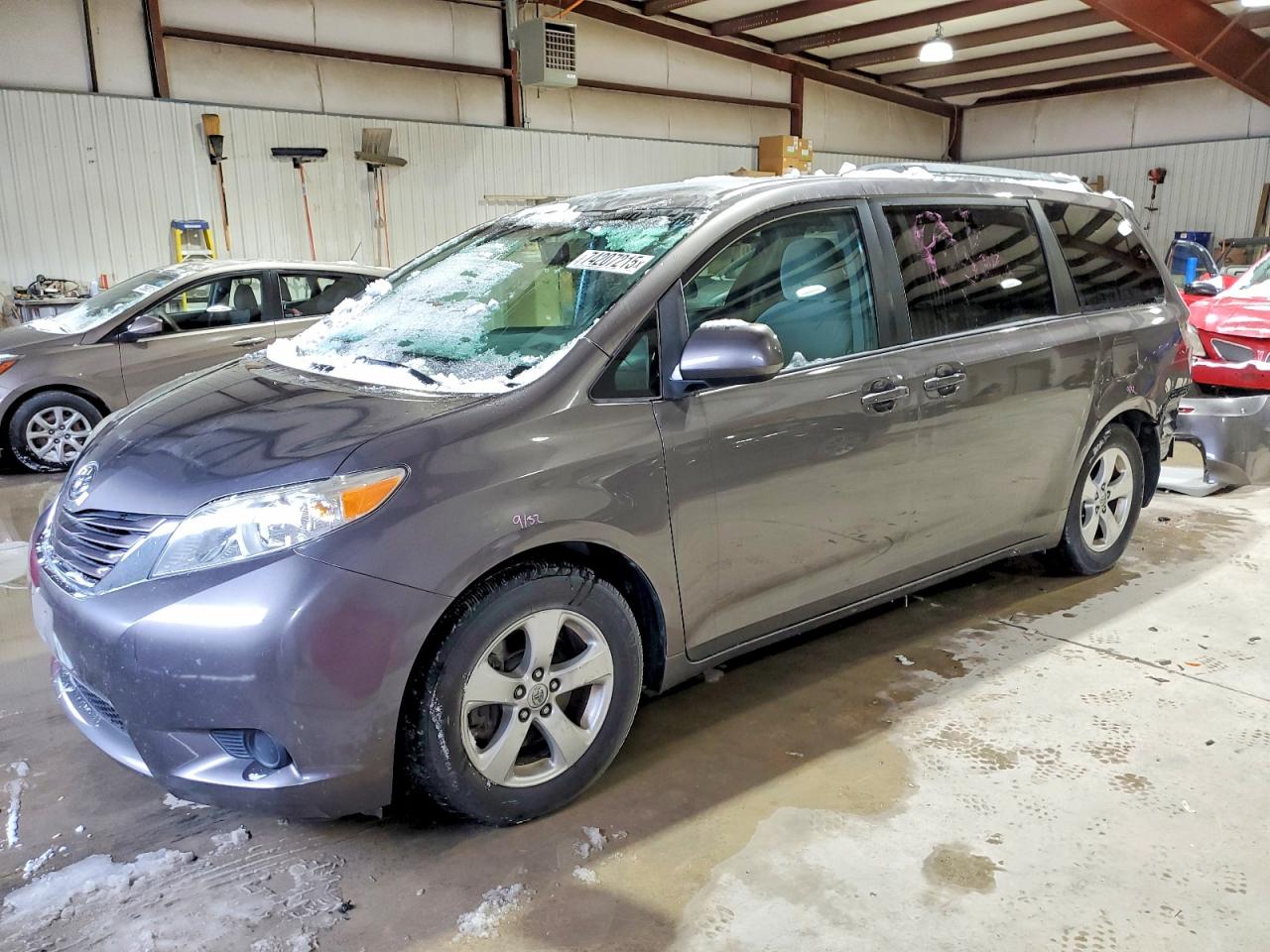 2017 Toyota Sienna LE, VIN 5TDKZ3DC3HS796935 — Rear end