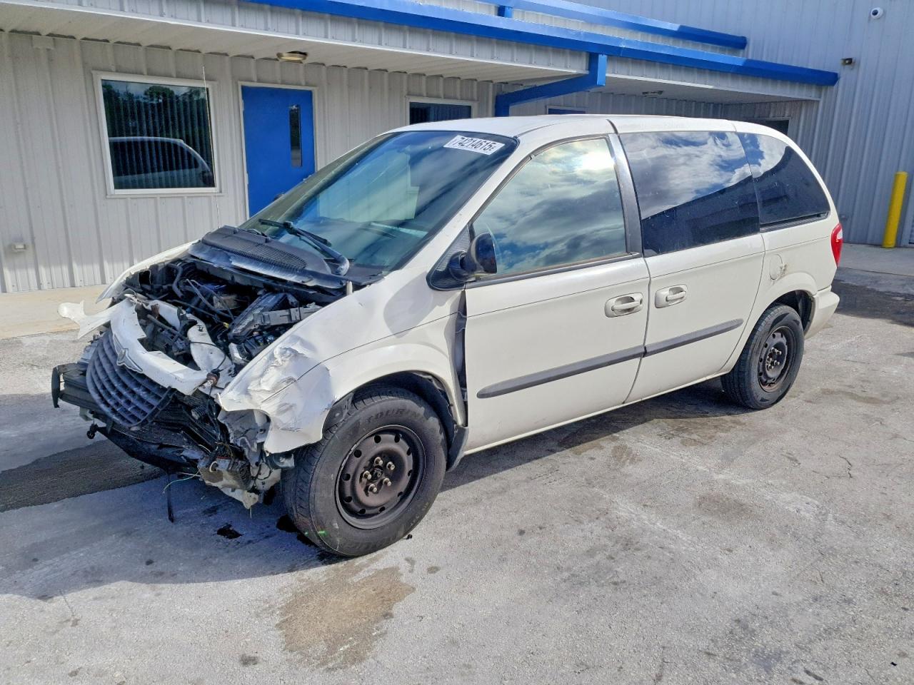 2003 Chrysler Voyager LX, VIN 1C8GJ45363B184969 — Перед