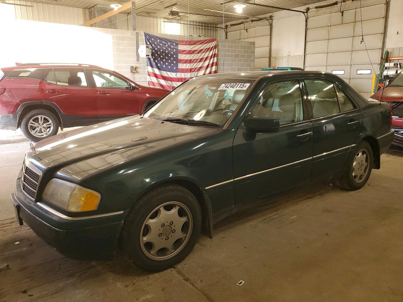1996 Mercedes-Benz C, VIN WDBHA22E6TF384712 — Side