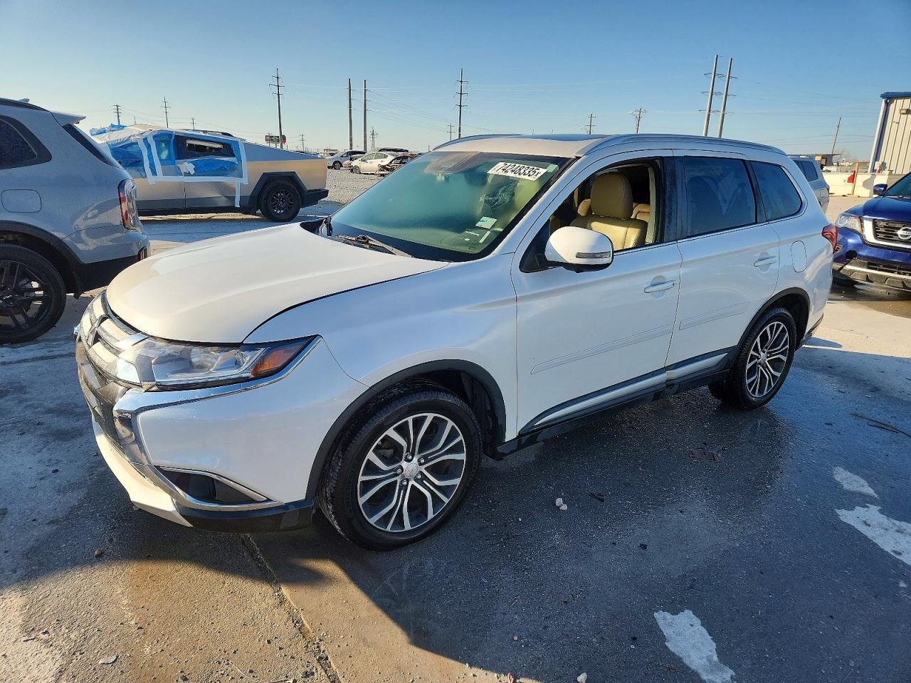 2017 Mitsubishi Outlander SE, VIN JA4AD3A37HZ013008 — Vandalism