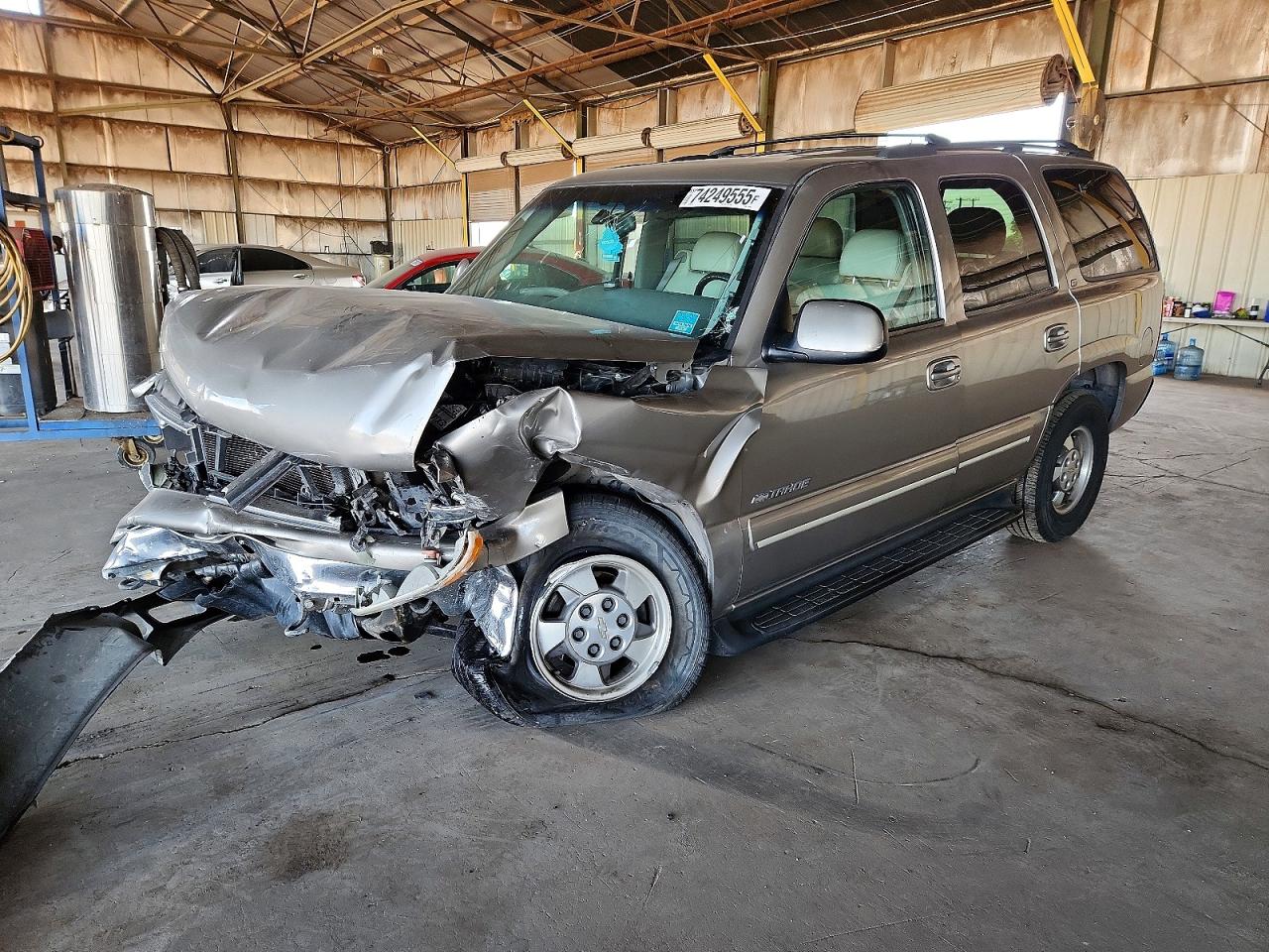 2001 Chevrolet Tahoe LT, VIN 1GNEK13TX1J121035 — Front end