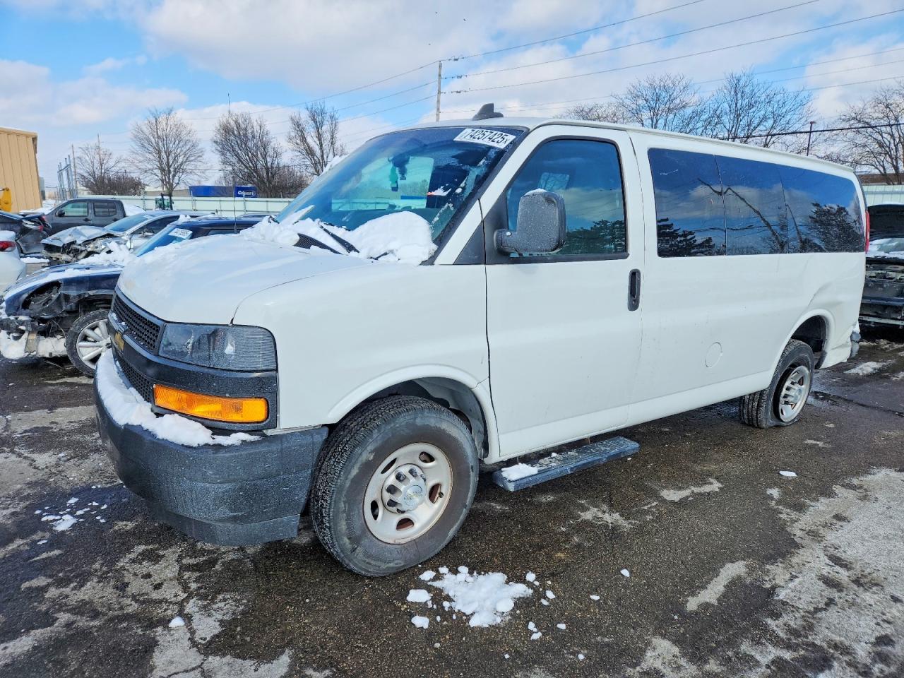 2021 Chevrolet Express G2500, VIN 1GAWGEFP2M1207523 — Зад