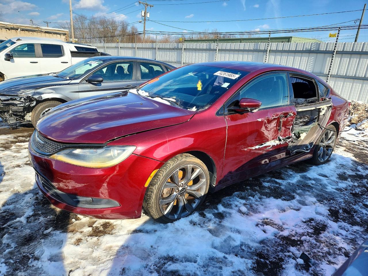 2015 Chrysler 200 S, VIN 1C3CCCBBXFN641922 — Side