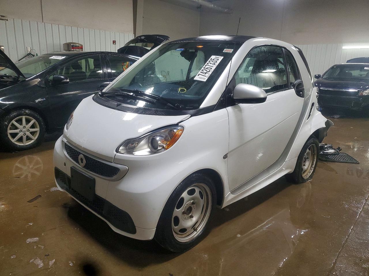2015 Smart fortwo Passion, VIN WMEEJ3BA9FK809764 — Зад
