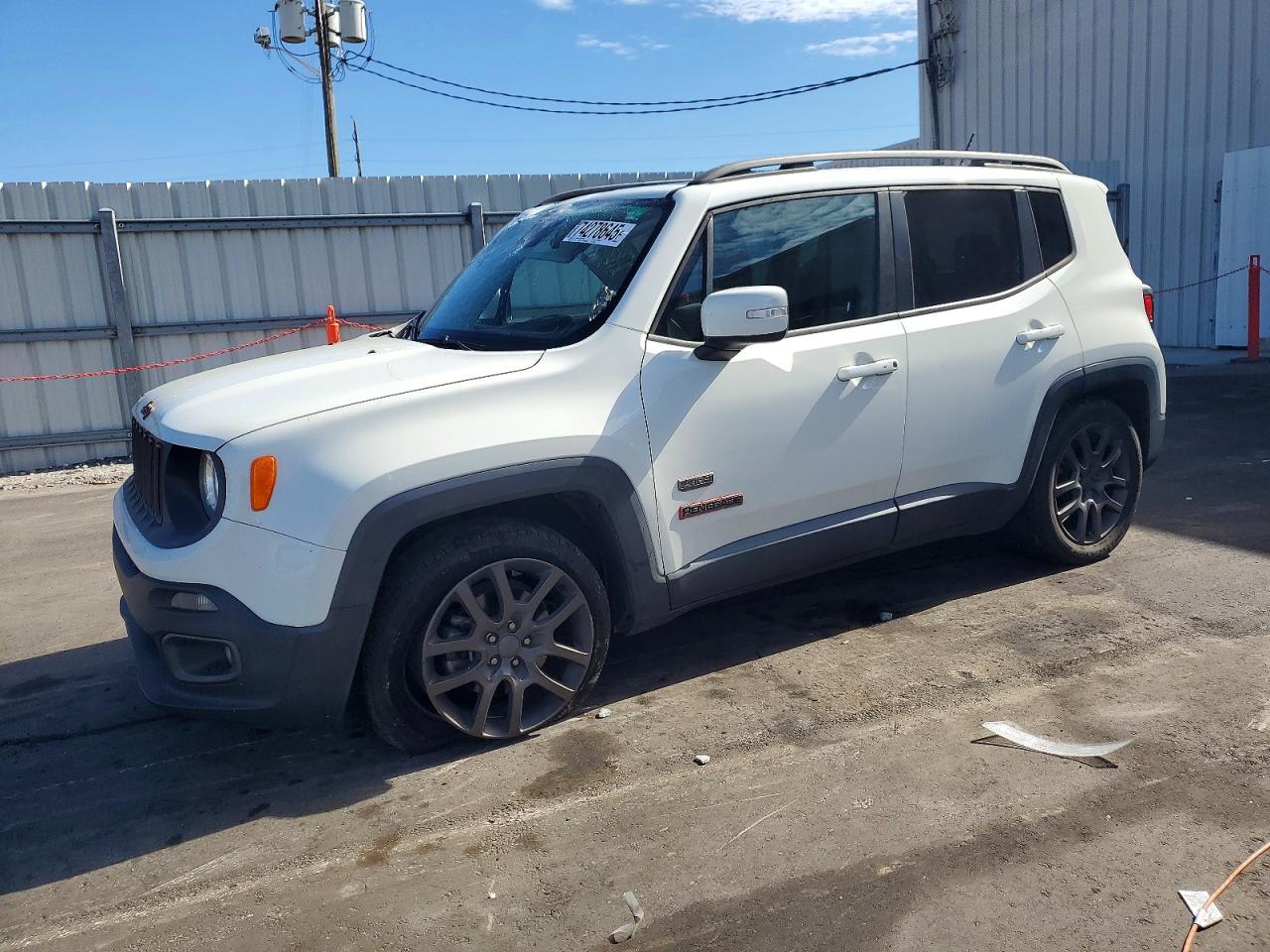 2016 Jeep Renegade 75th Anniversary, VIN ZACCJABT2GPD02952 — Фото с аукциона