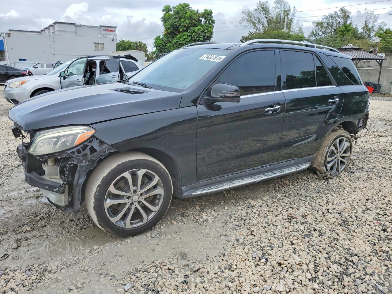 2016 Mercedes-Benz GLE 350, VIN 4JGDA5JB7GA633350 — Front end