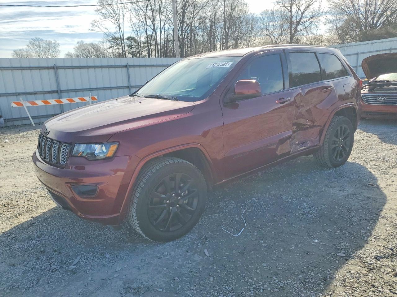 2022 Jeep Grand Cherokee Laredo E, VIN 1C4RJFAG6NC124752 — Side