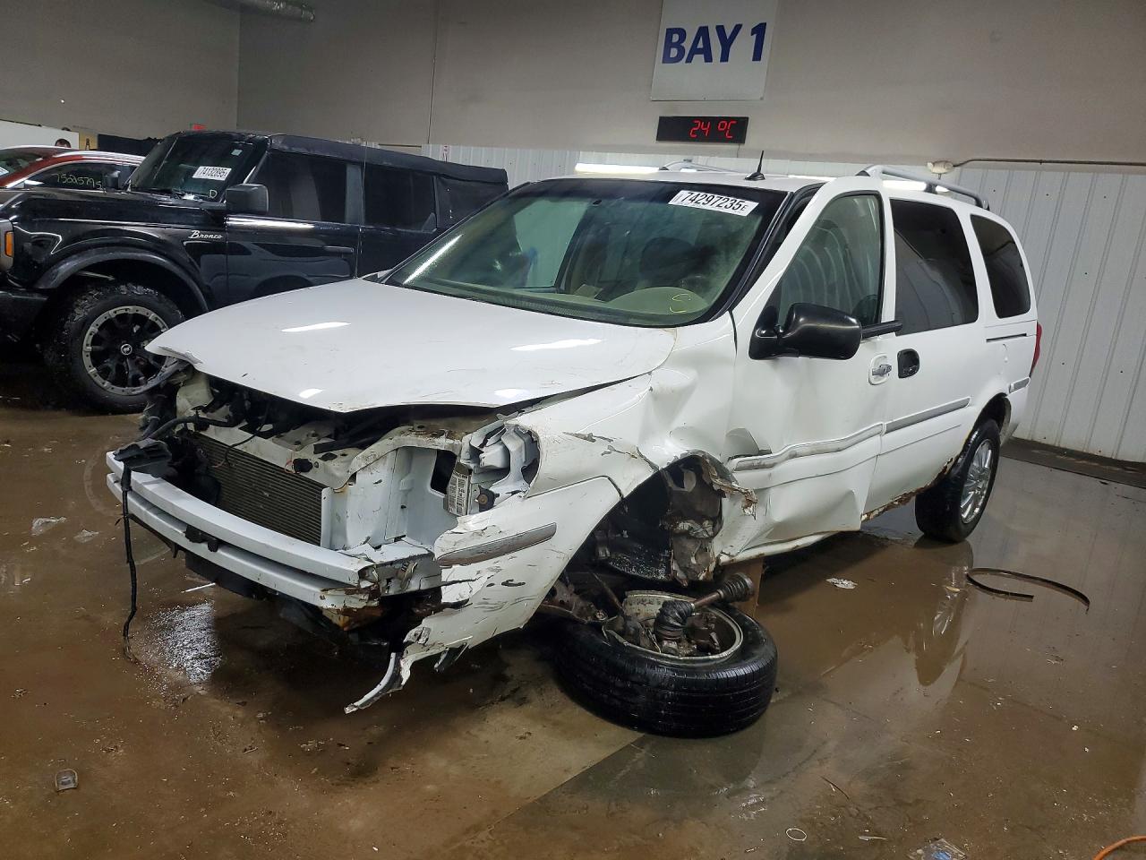 2005 Buick Terraza CXL, VIN 5GADV33L35D170252 — Перед