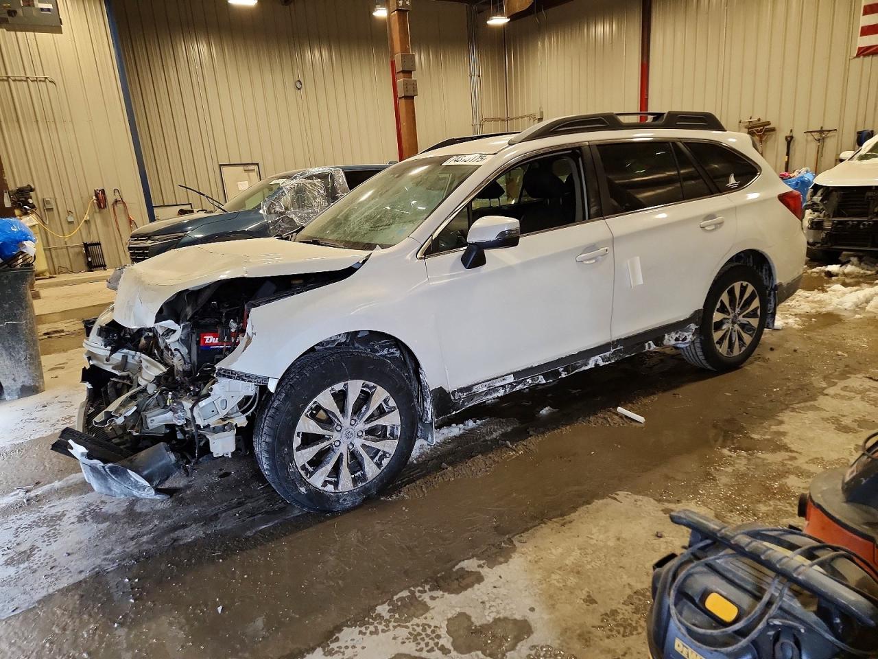 2016 Subaru Outback Limited, VIN 4S4BSBJC1G3335831 — Front end