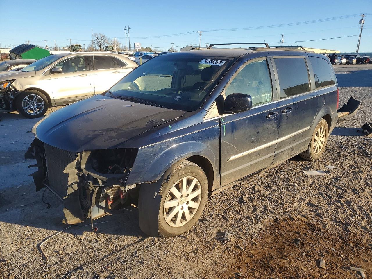 2015 Chrysler Town & Country Touring, VIN 2C4RC1BG1FR717679 — Перед