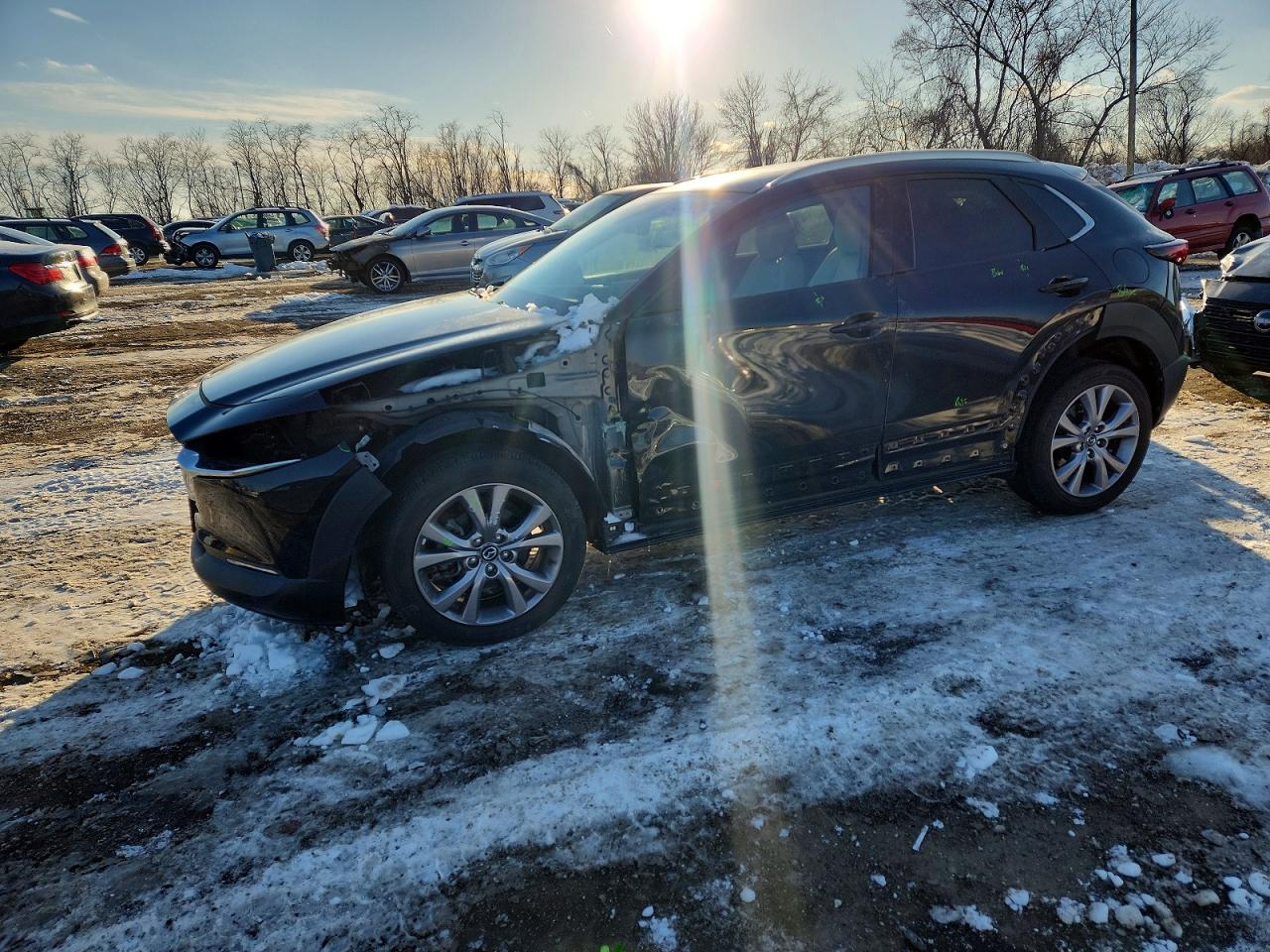 2021 Mazda CX-30 Premium, VIN 3MVDMBDM0MM219444 — Front end