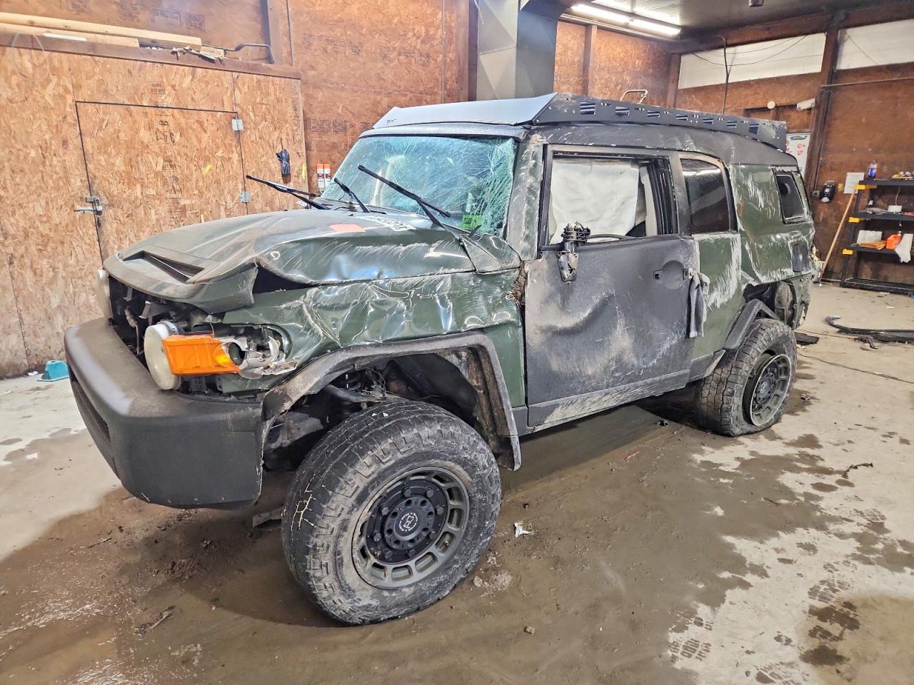 2014 Toyota FJ Cruiser, VIN JTEBU4BF7EK184267 — Side