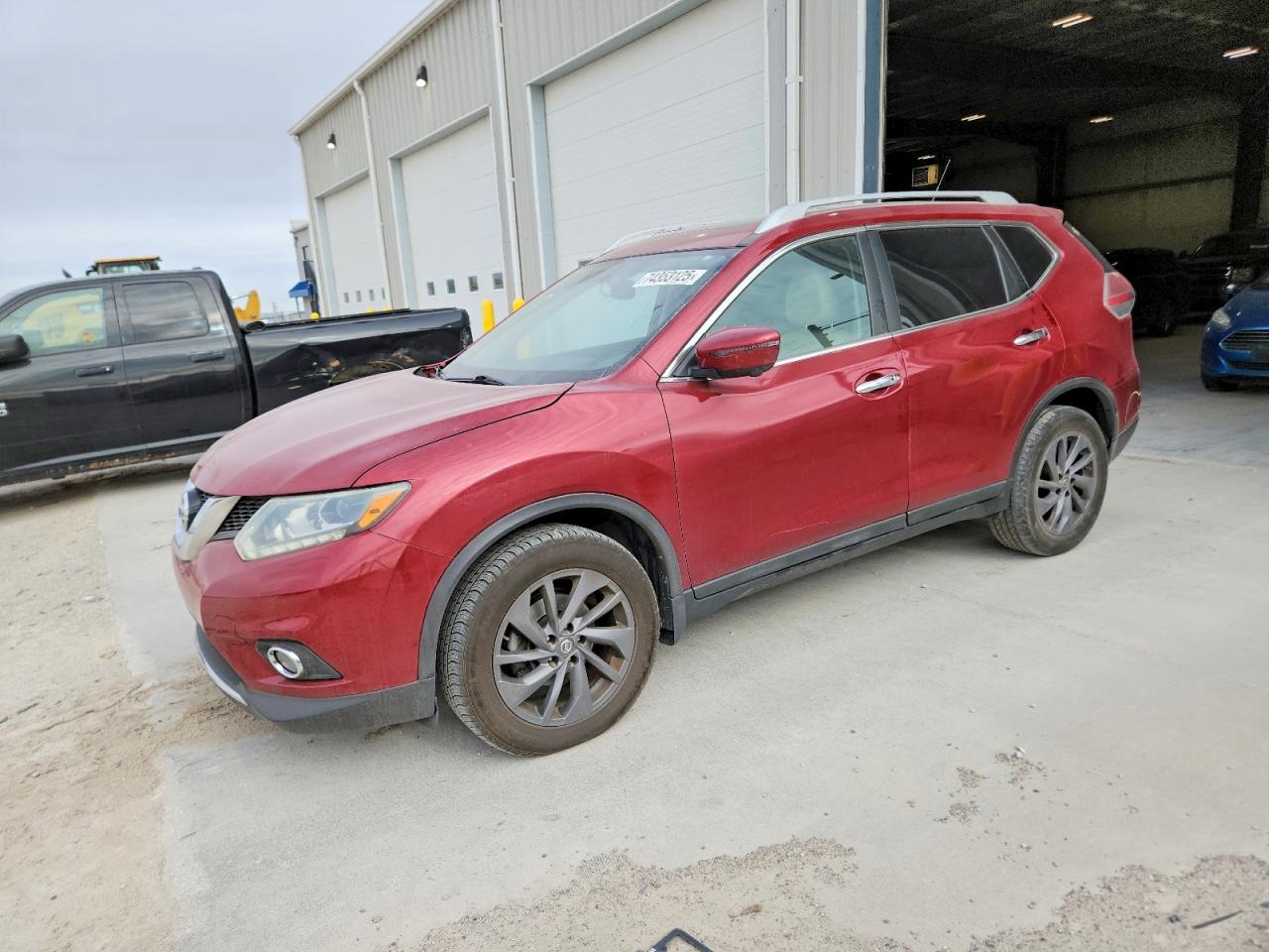 2016 Nissan Rogue SV, VIN 5N1AT2MV4GC765181 — Ранее повреждён