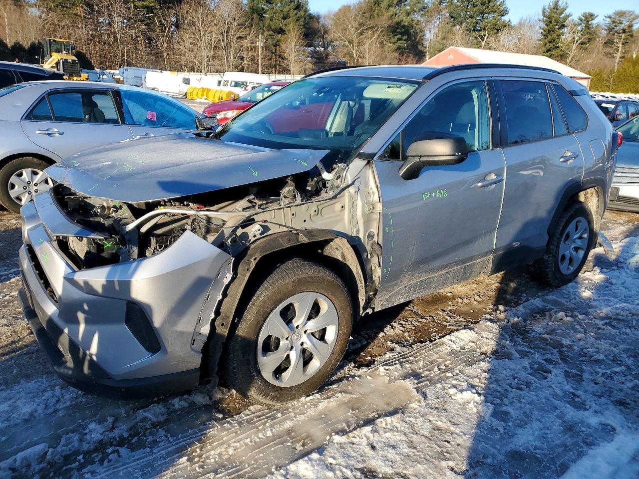 2020 Toyota RAV4 LE, VIN 2T3F1RFV5LC109781 — Front end