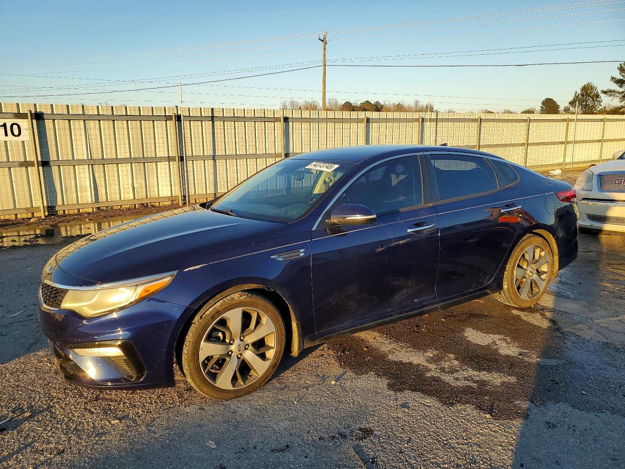 2019 Kia Optima LX, VIN 5XXGT4L33KG314813 — Front end