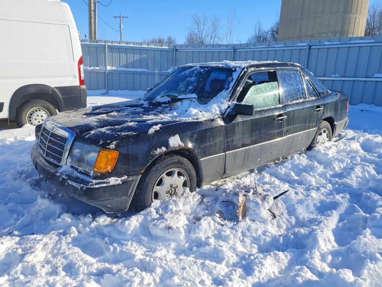 1992 Mercedes-Benz 400 E, VIN WDBEA34E9NB796686 — Roof