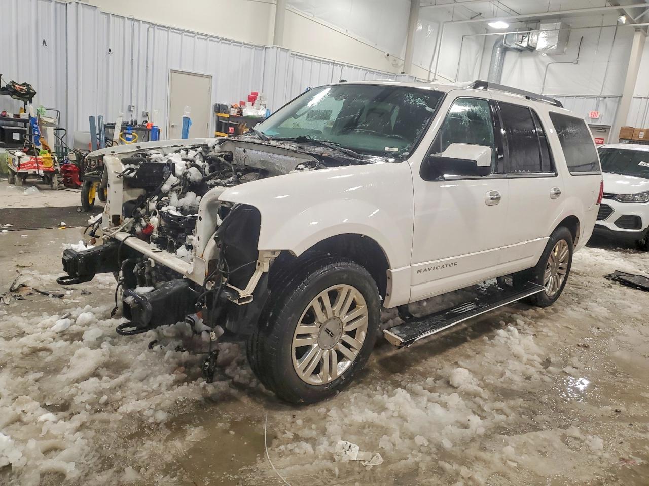 2014 Lincoln Navigator, VIN 5LMJJ2J51EEL04562 — Stripped