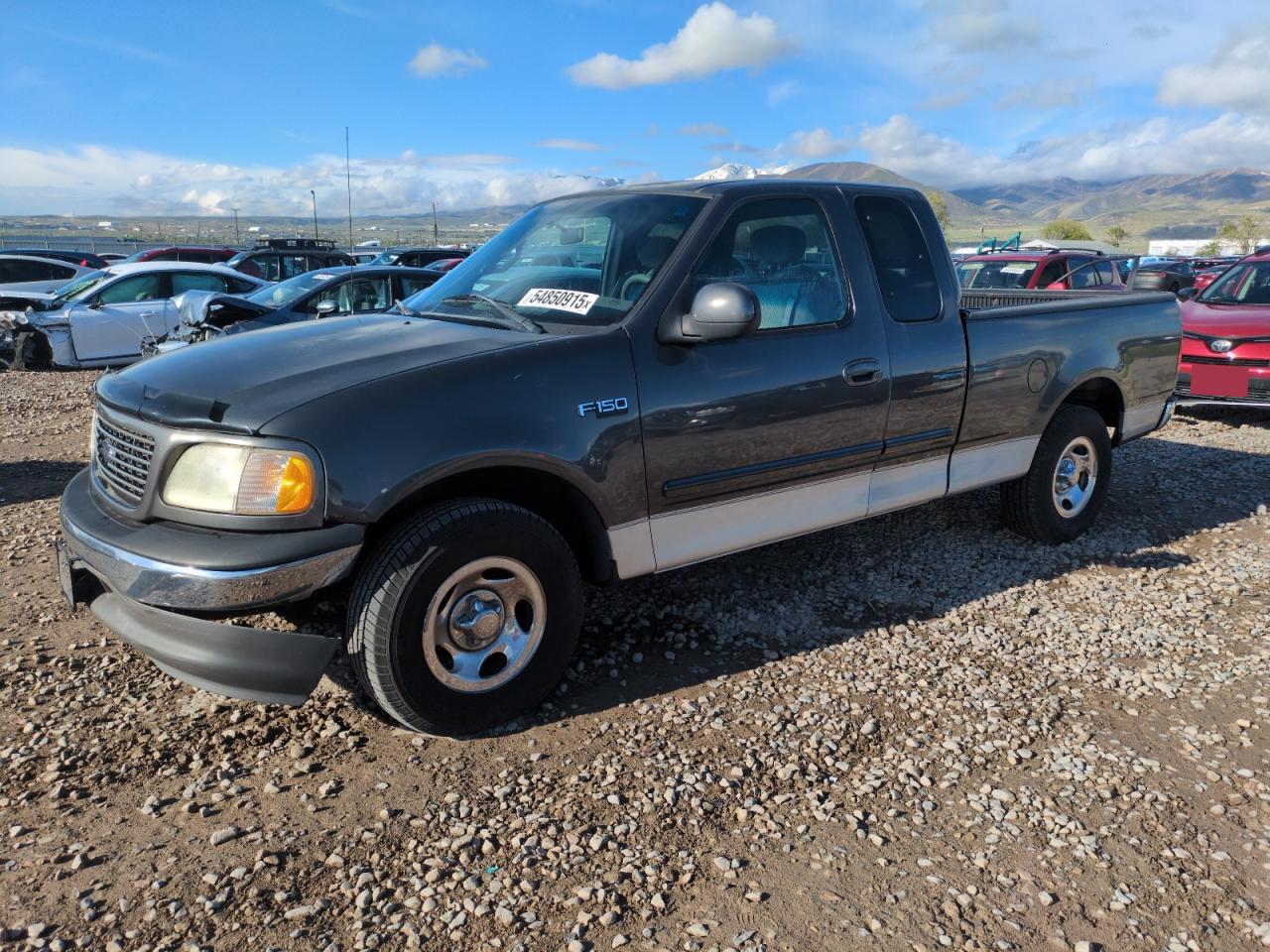 2002 Ford F-150 XL, VIN 1FTRX17202NA40343 — Front end