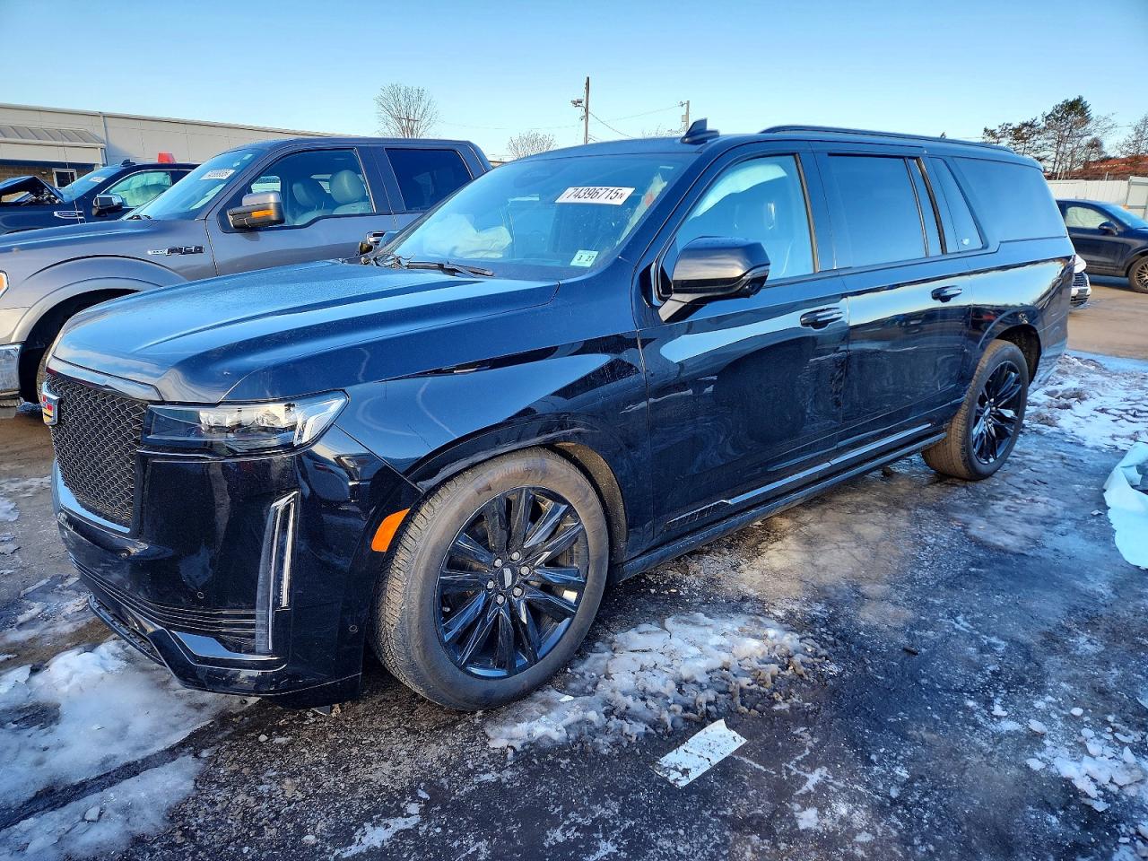 2022 Cadillac Escalade ESV Sport Platinum, VIN 1GYS4RKL5NR203651 — Side