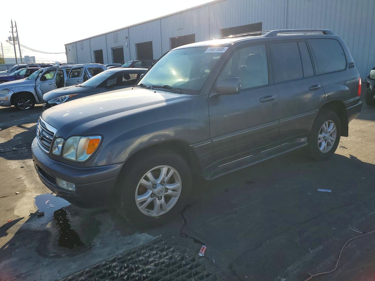 2006 Lexus LX 470, VIN JTJHT00W154001153 — Мелкие вмятины и царапины