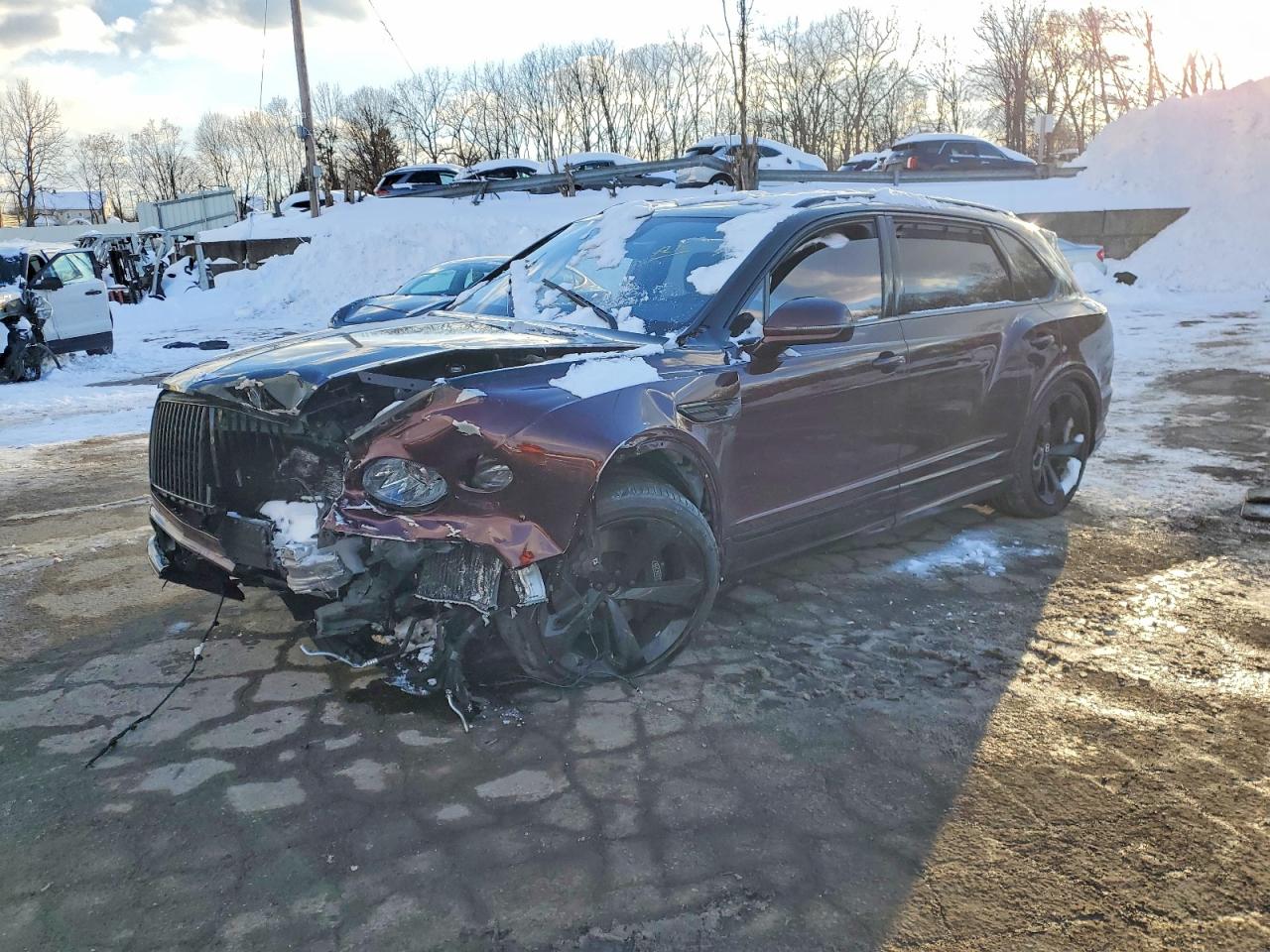 2023 Bentley Bentayga V8, VIN SJAHT2ZV1PC020661 — Front end