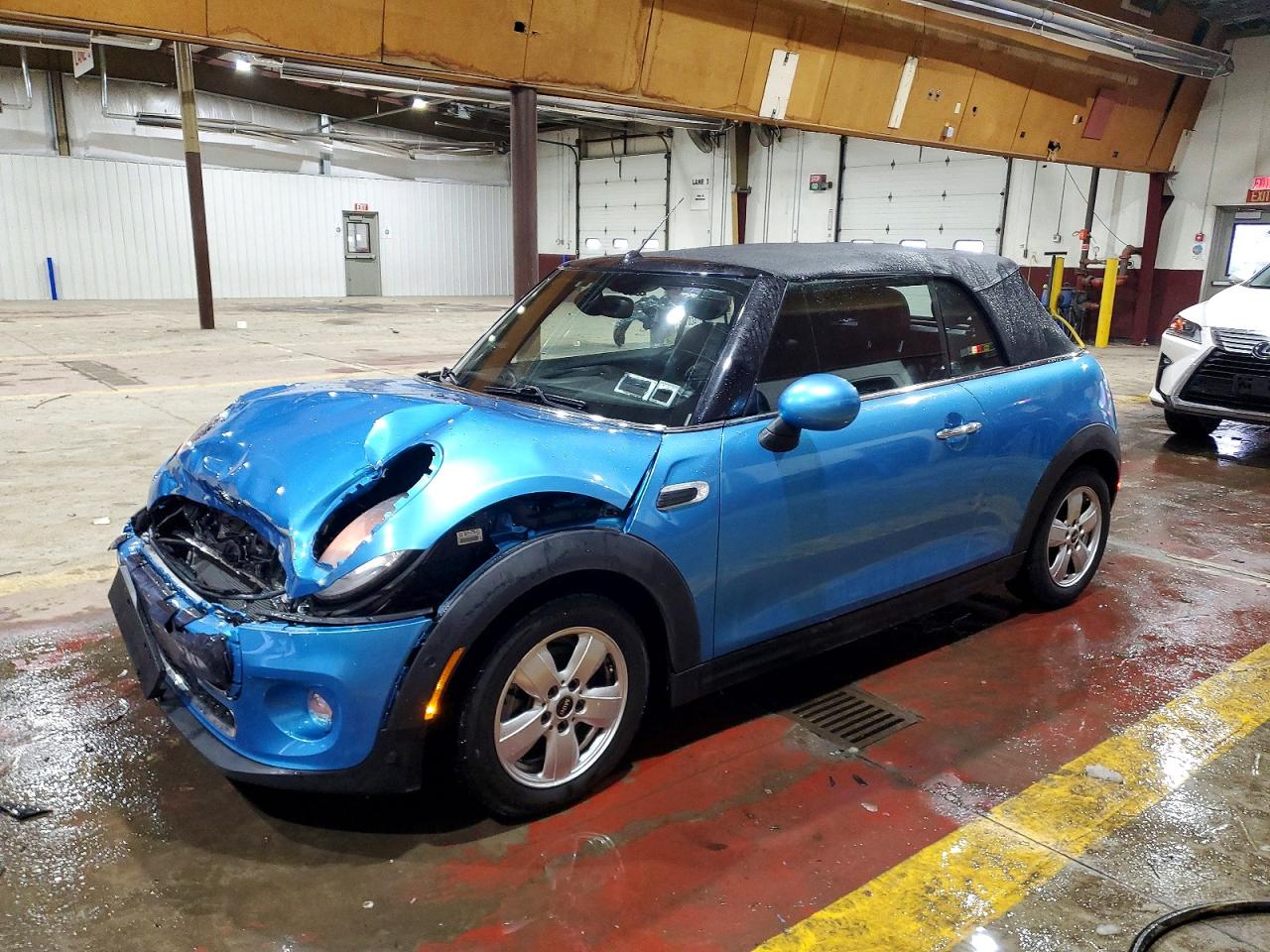 2018 MINI Convertible Cooper, VIN WMWWG5C58J3D00766 — Перед