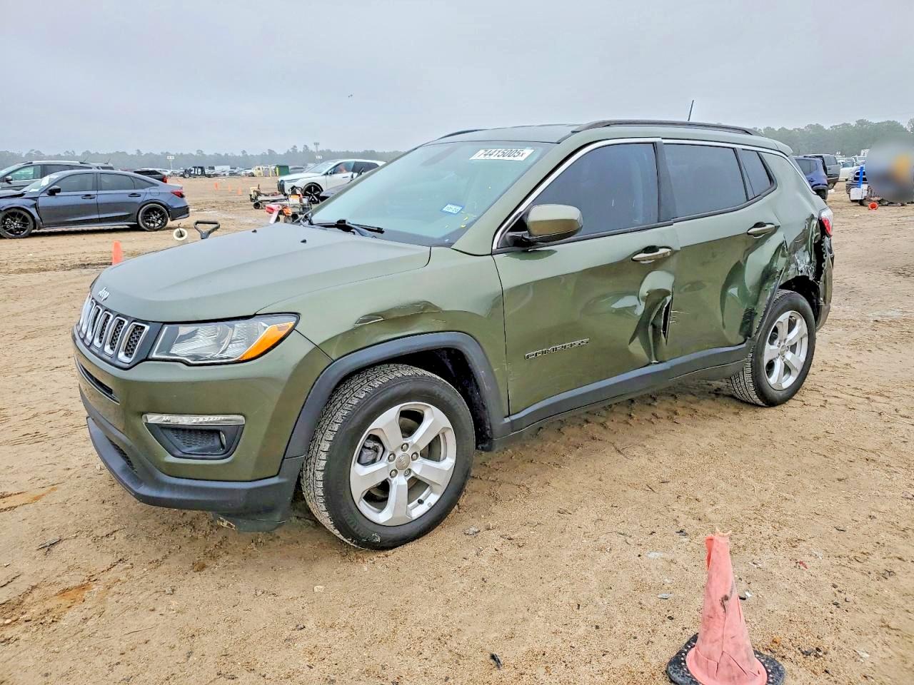 2019 Jeep Compass Altitude, VIN 3C4NJCBB0KT615091 — Бок