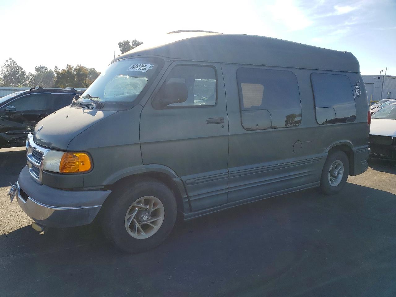 2000 Dodge Cargo Conversion, VIN 2B6HB11Y9YK176745 — Перед