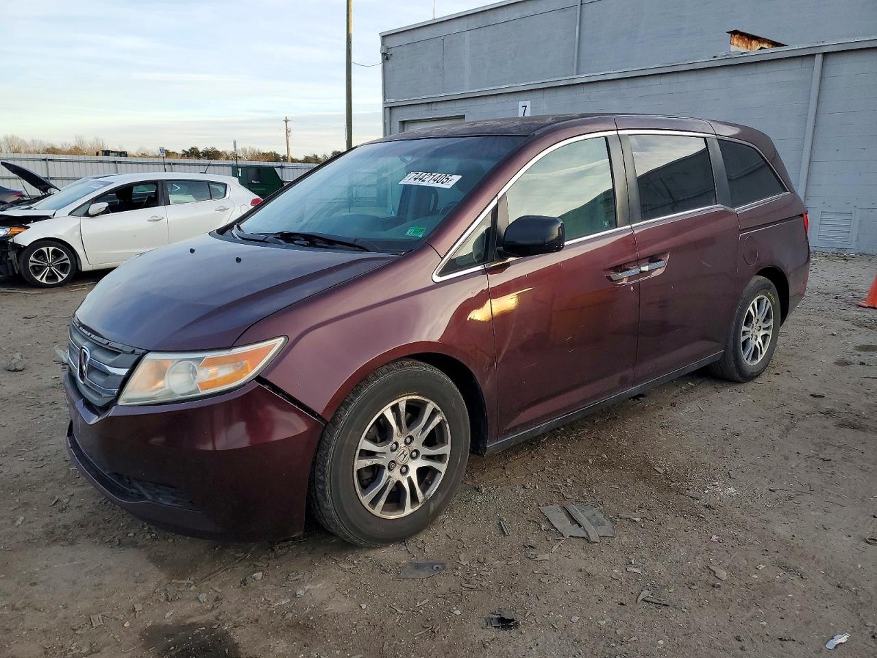 2011 Honda Odyssey EX, VIN 5FNRL5H48BB093521 — Front end
