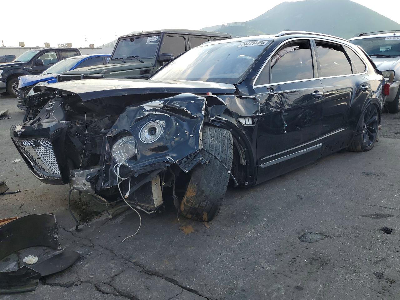 2017 Bentley Bentayga W12, VIN SJAAC2ZVXHC012982 — Front end