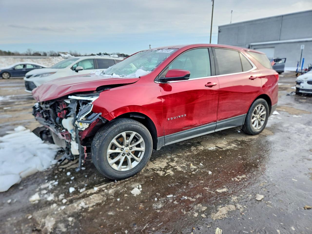 2020 Chevrolet Equinox LT, VIN 2GNAXUEV8L6259298 — Front end