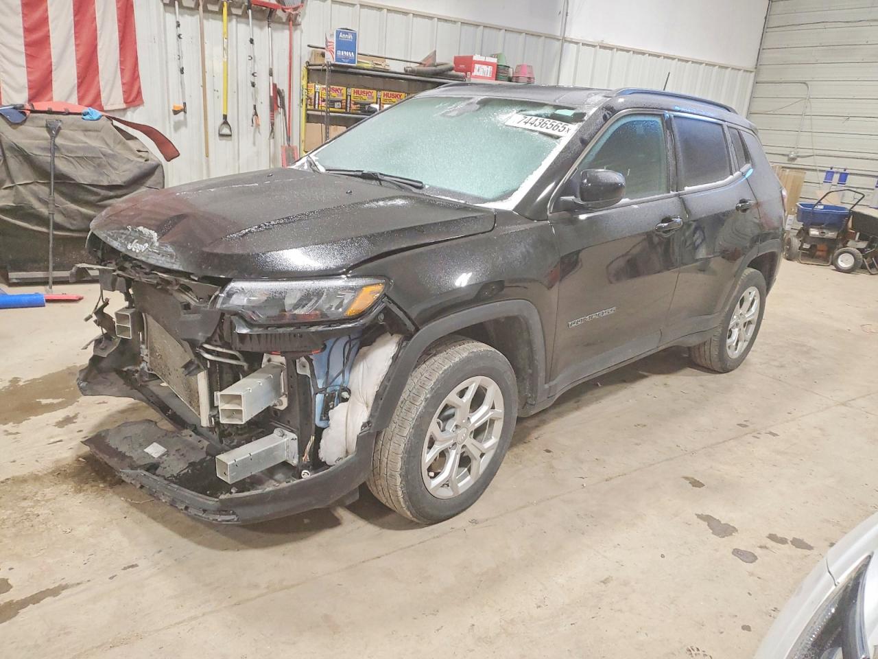 2024 Jeep Compass Latitude, VIN 3C4NJDBN1RT175599 — Front end
