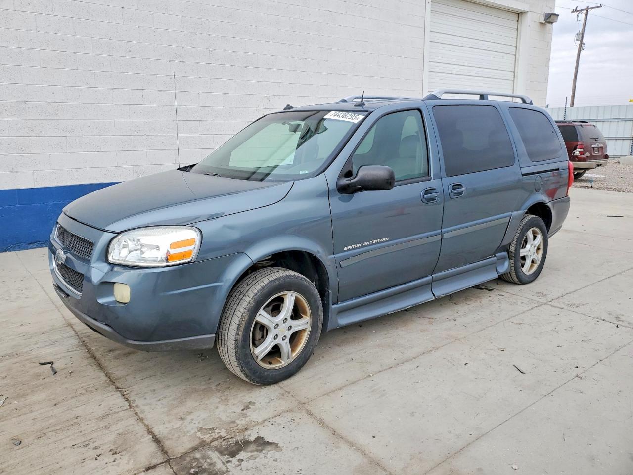 2005 Chevrolet Uplander LT, VIN 1GNDV33L05D172157 — Side