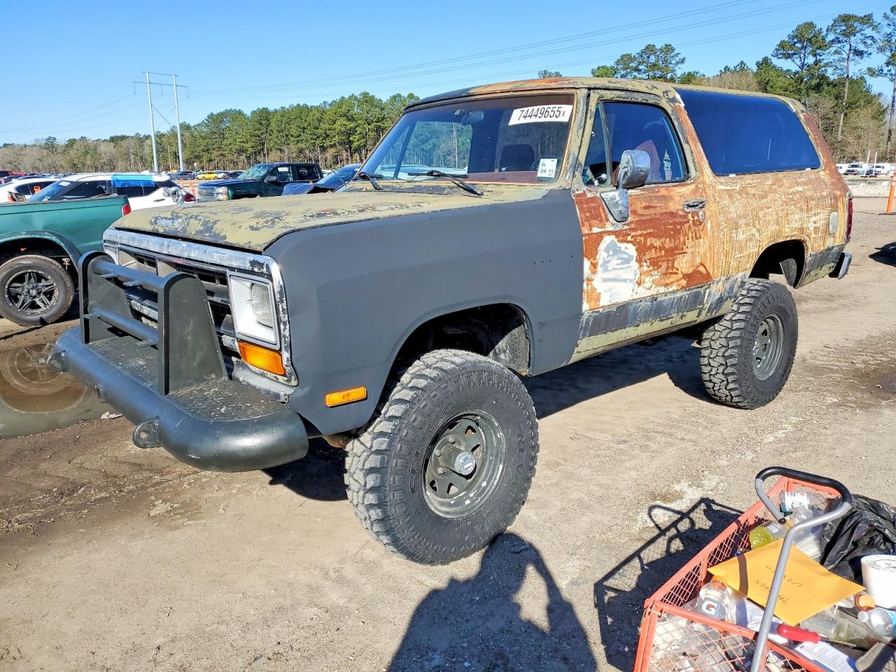 1990 Dodge Ram Charger AW100, VIN 3B4GM07Y1LM002885 — Пожар