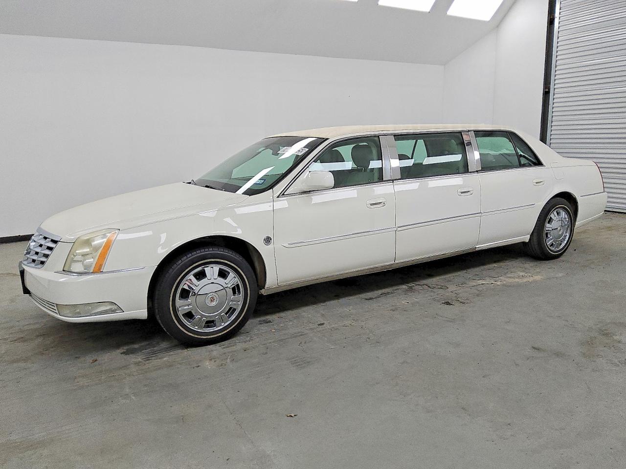 2011 Cadillac DTS Professional Limousine, VIN 1GE8K9C69BU550379 — Механическое