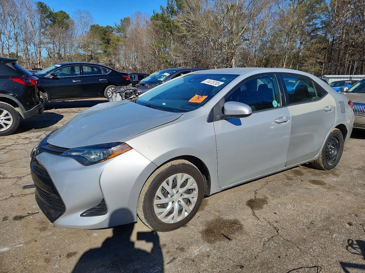 2019 Toyota Corolla LE, VIN 5YFBURHE8KP884456 — Front end