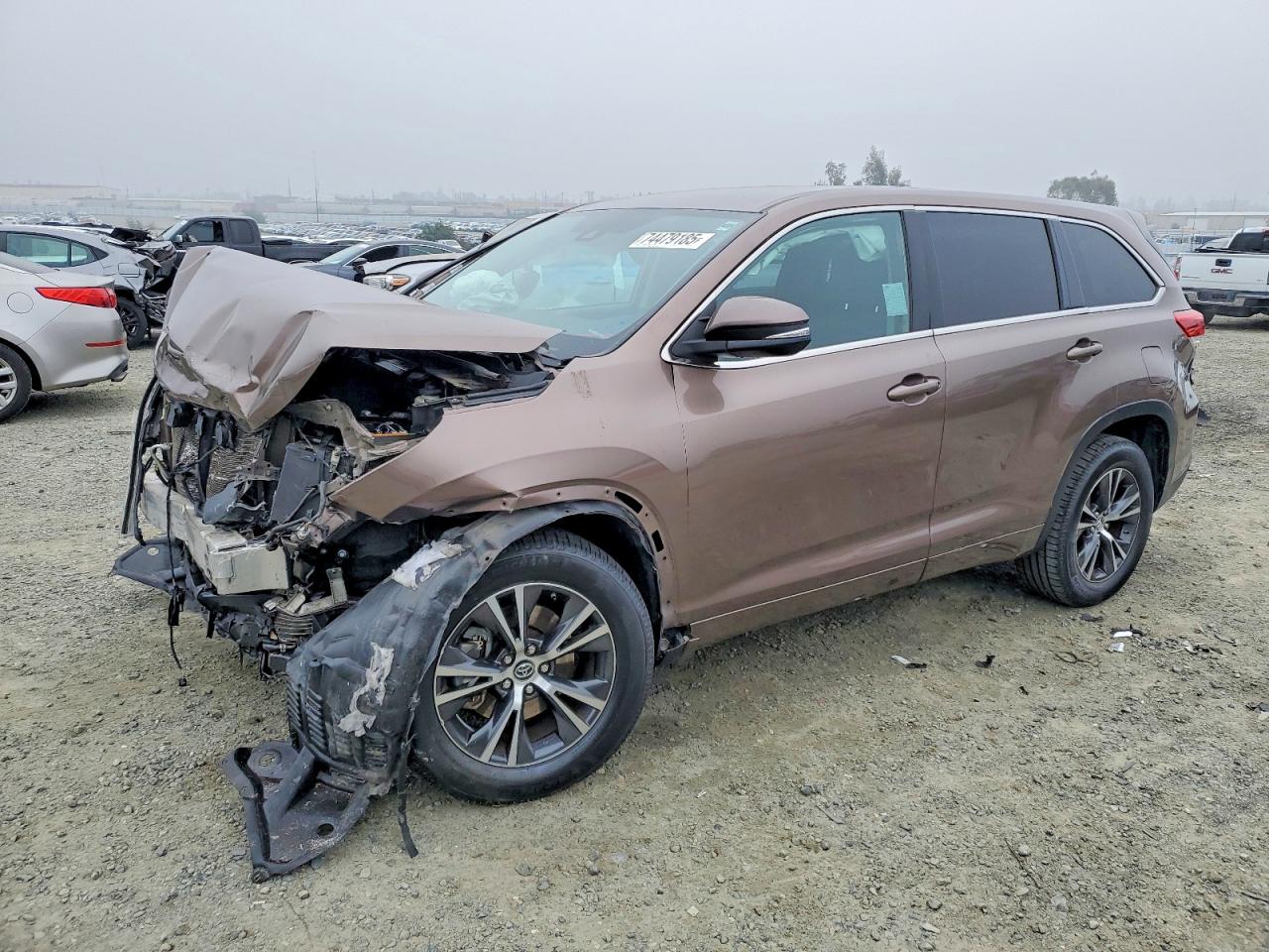2018 Toyota Highlander LE, VIN 5TDZZRFH8JS276780 — Front end