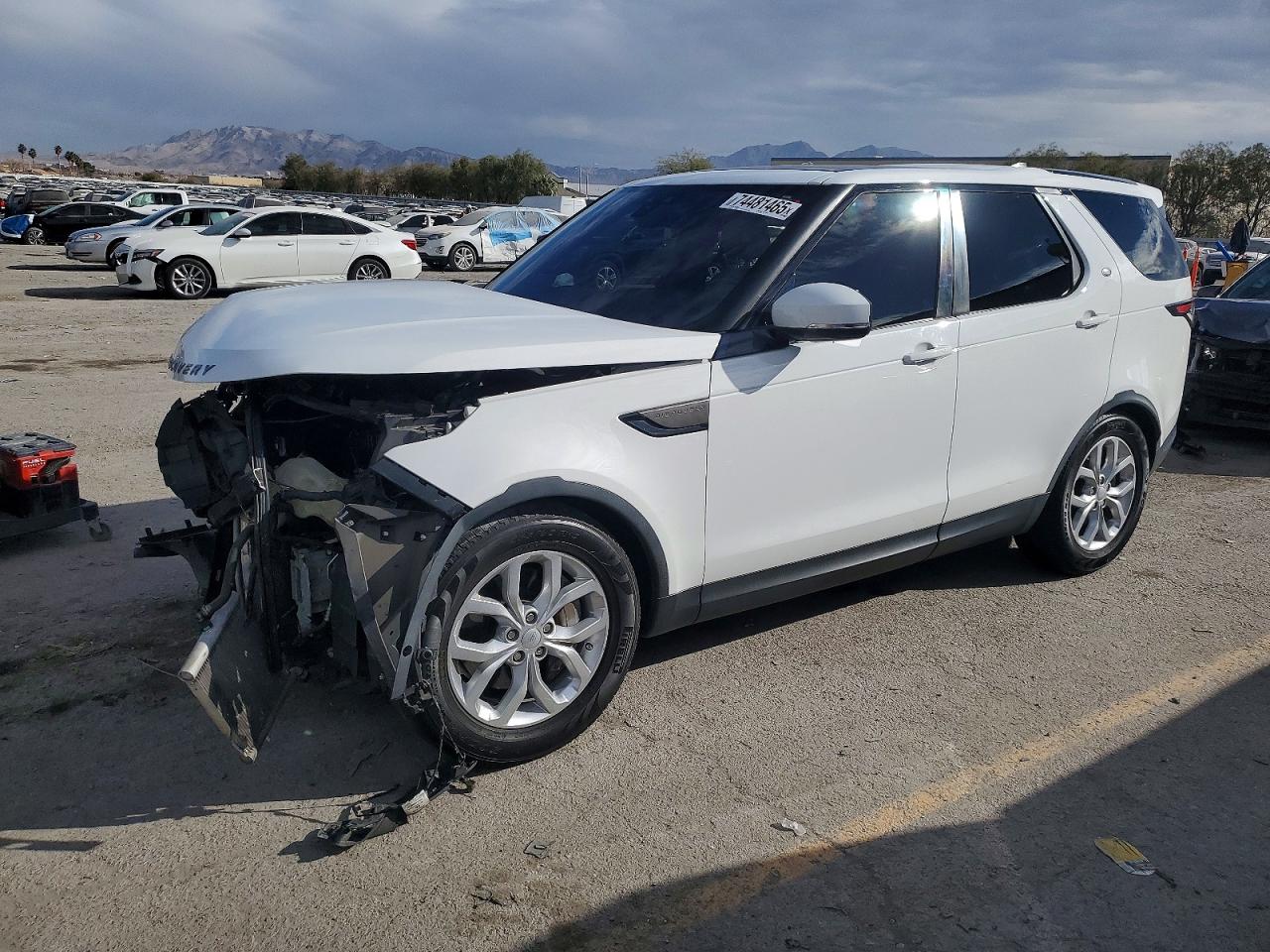 2019 Land Rover Discovery SE, VIN SALRG2RV9KA095600 — Front end