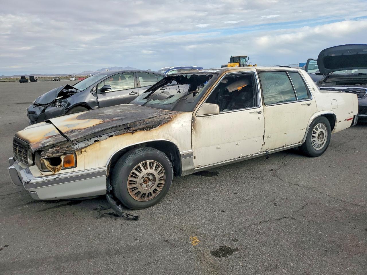 1991 Cadillac DeVille, VIN 1G6CD53B5M4335252 — Пожар в салоне