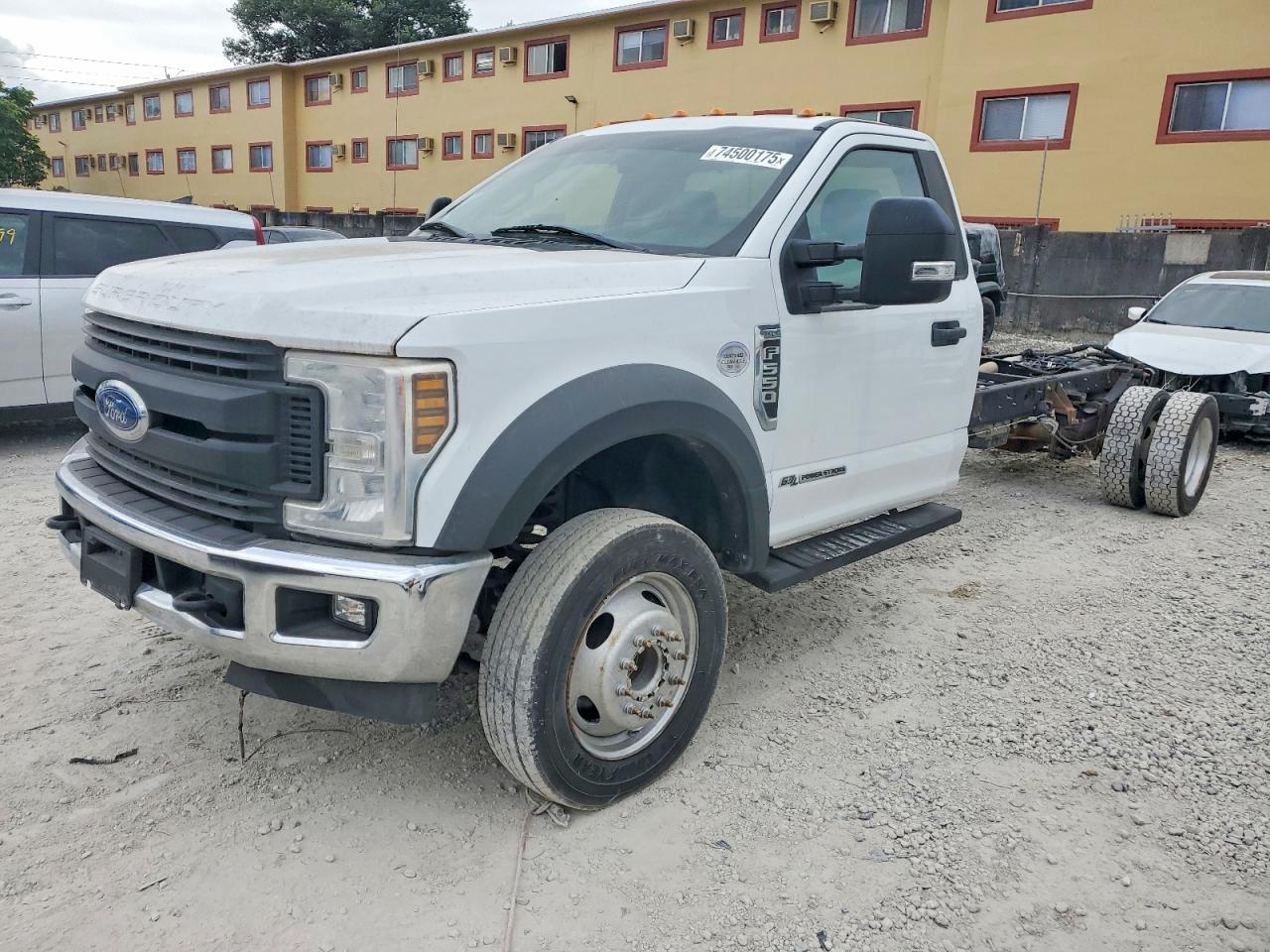 2019 Ford F-550 XL, VIN 1FDUF5GT3KDA08761 — Minor dents and scratches