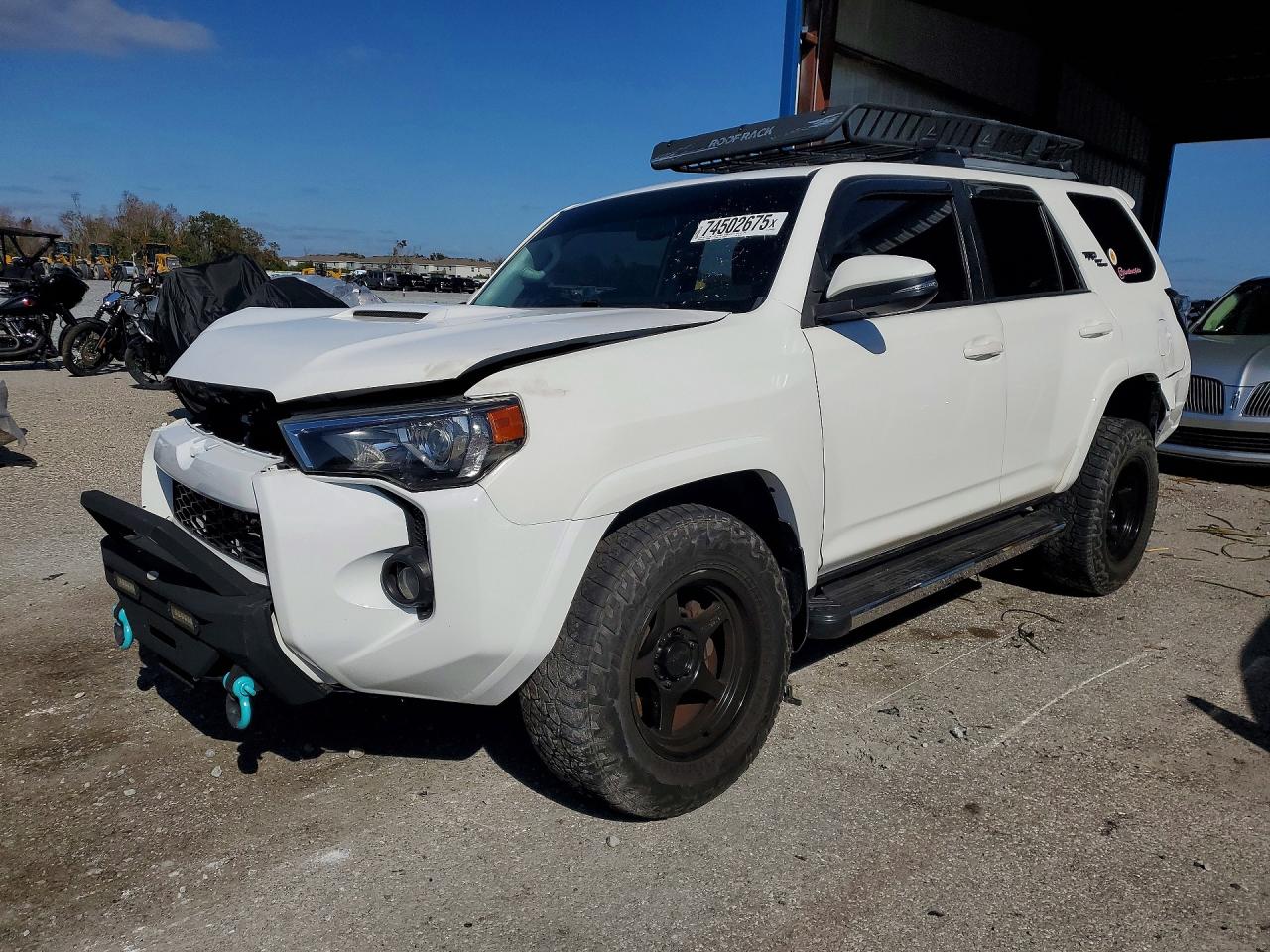2018 Toyota 4Runner SR5 Premium, VIN JTEBU5JR4J5572485 — Front end