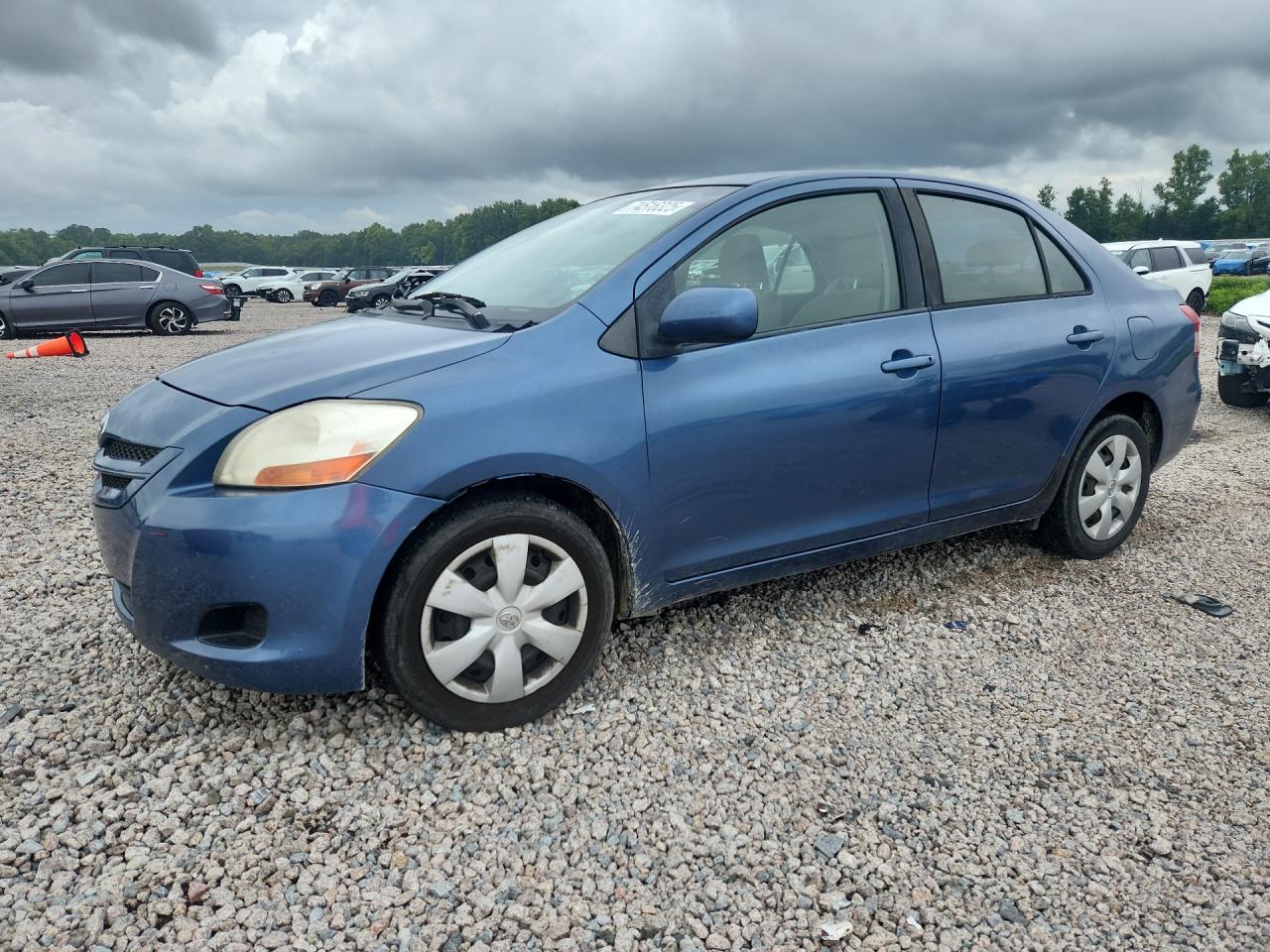 2008 Toyota Yaris, VIN JTDBT923784008127 — Перед