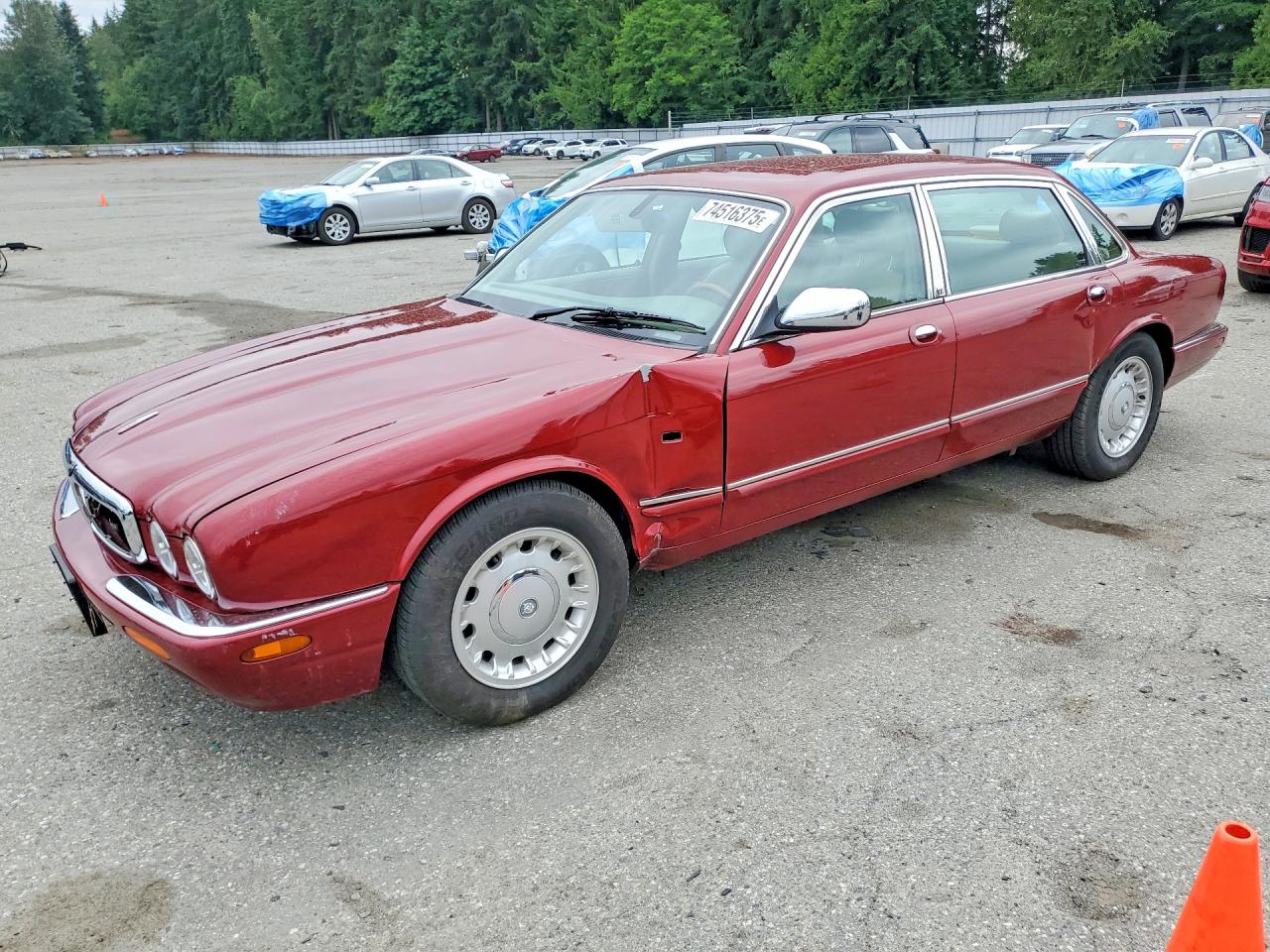 2000 Jaguar XJ Vanden Plas, VIN SAJDA24C3YLF18634 — Front end