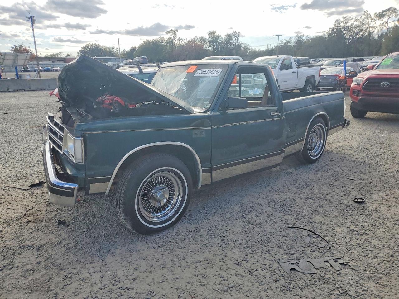 1989 Chevrolet S-10, VIN 1GCCS14Z5K8112545 — Front end