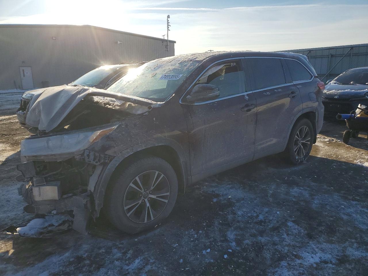 2017 Toyota Highlander LE, VIN 5TDBZRFH9HS416590 — Front end