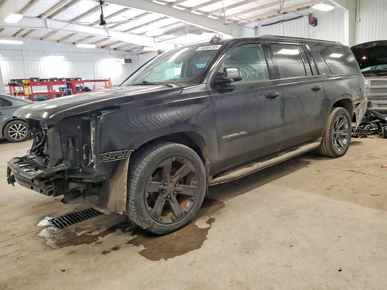 2019 GMC Yukon XL SLT, VIN 1GKS2GKJXKR262466 — Front end
