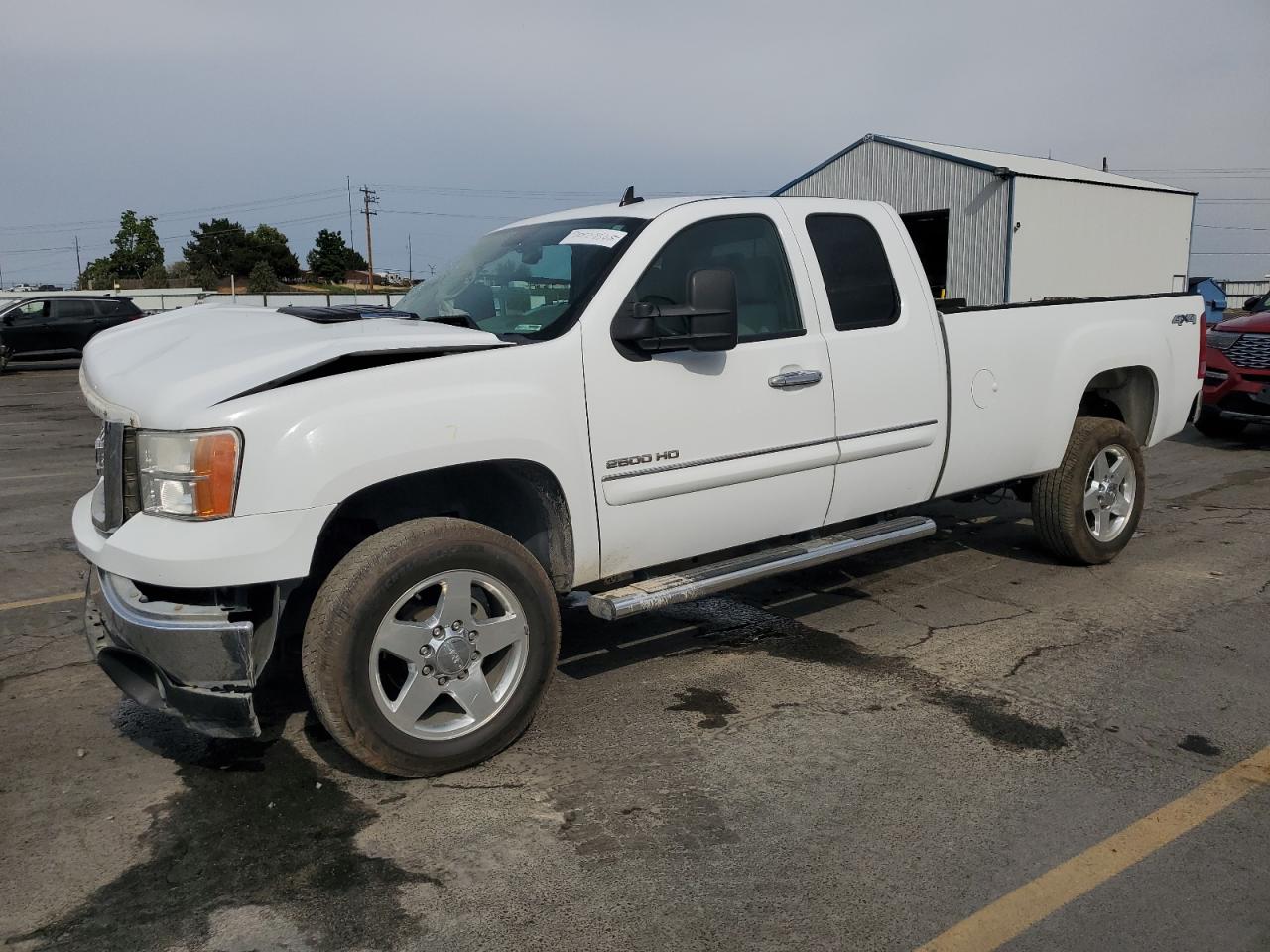 2013 GMC Sierra 2500HD SLE, VIN 1GT220C83DZ321794 — Front end