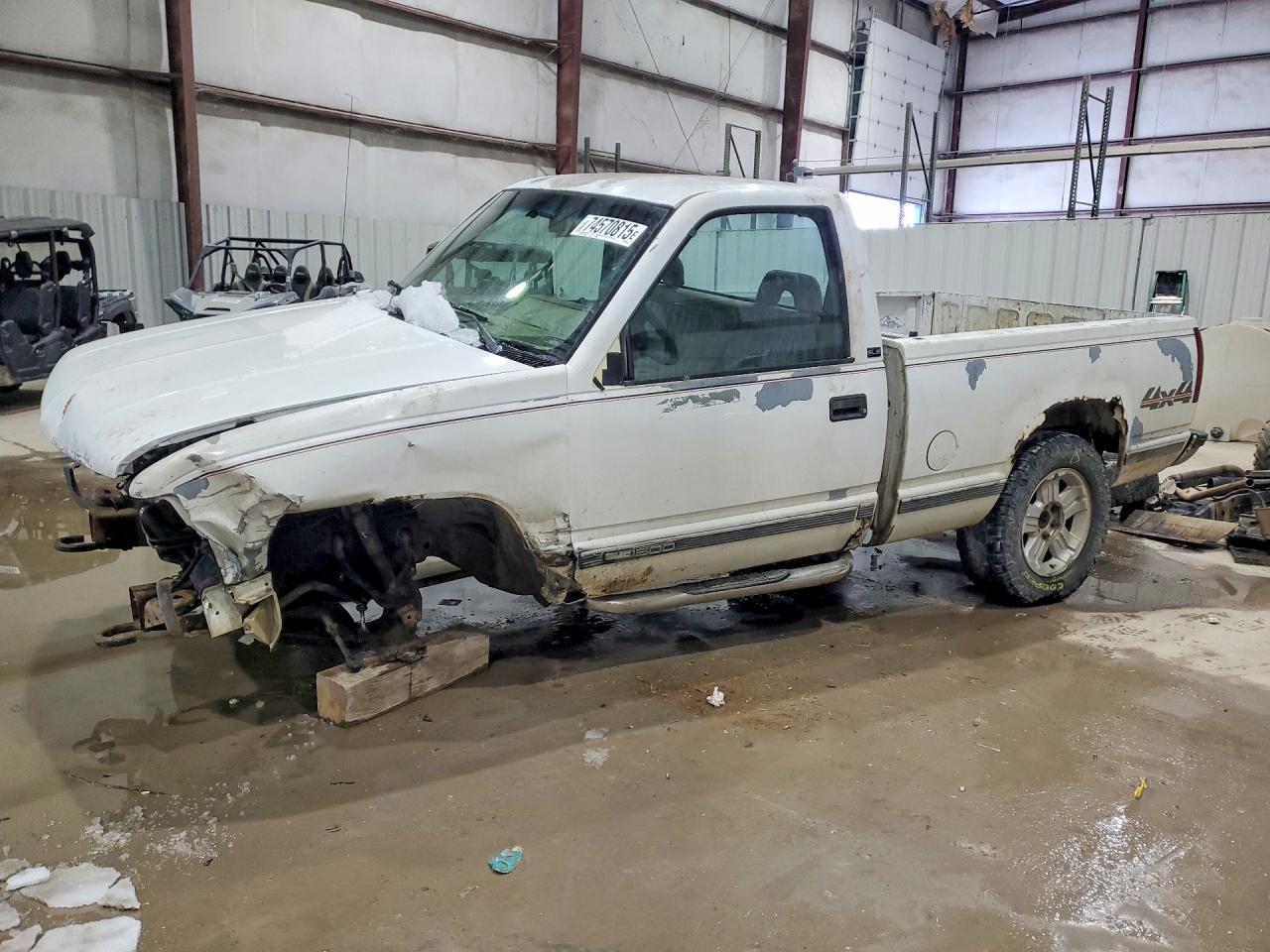 1992 GMC Sierra 1500, VIN 1GTEK14K8NZ524260 — Front end