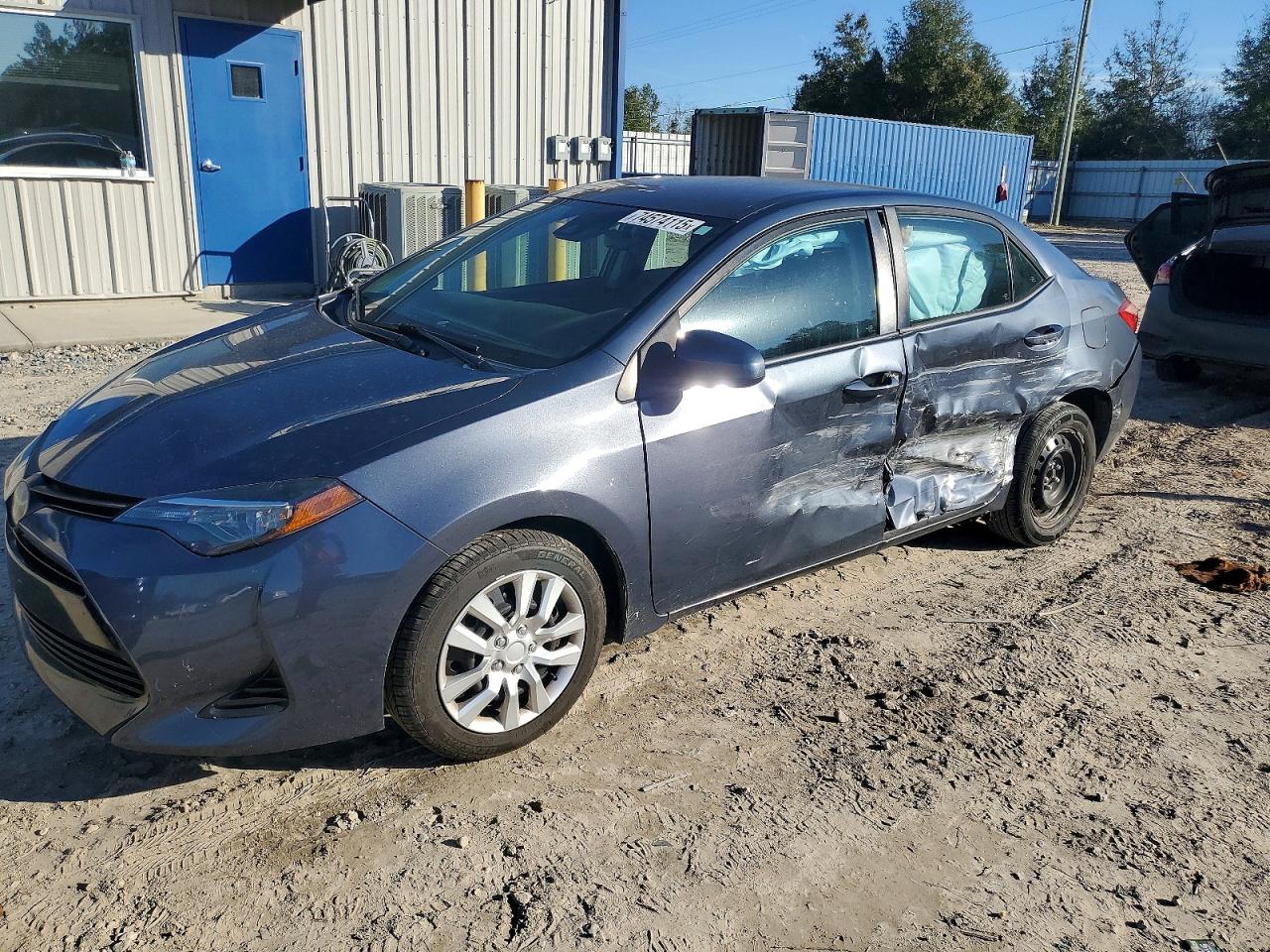 2019 Toyota Corolla LE, VIN 5YFBURHE7KP939303 — Side